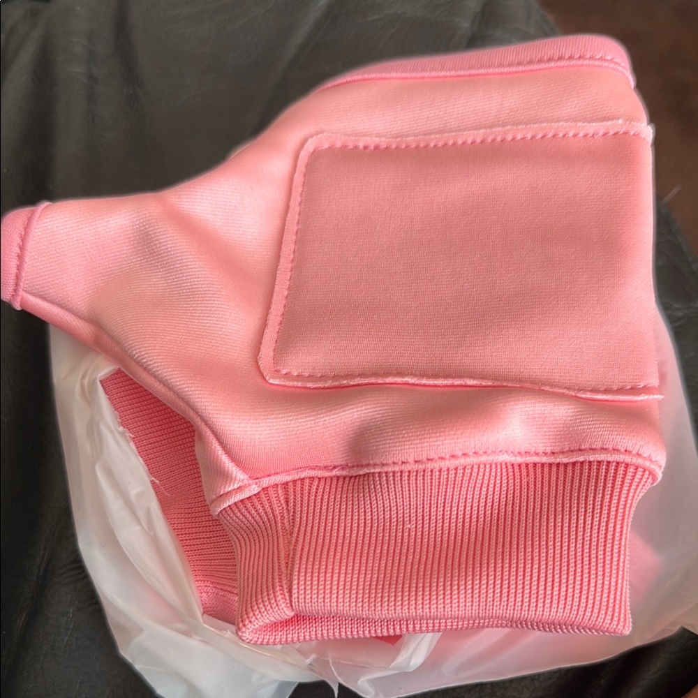 Pink heated gloves